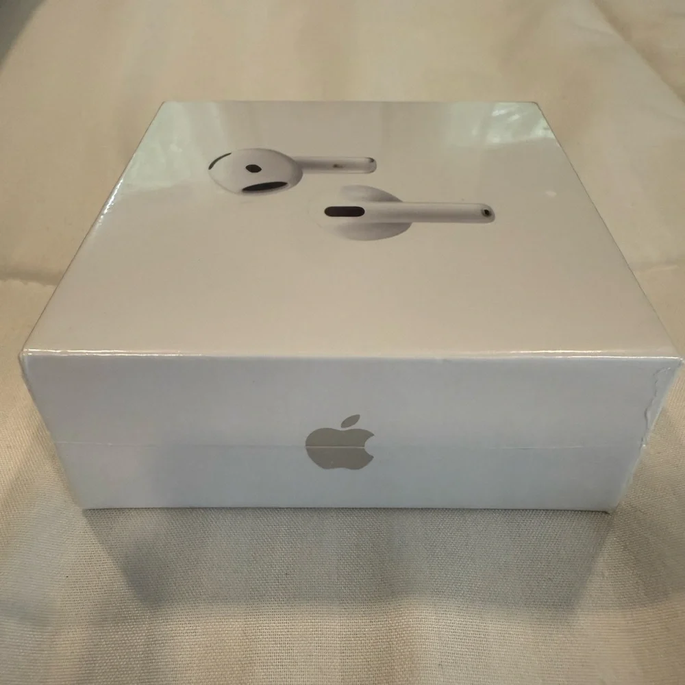 Apple AirPods (4th Generation)